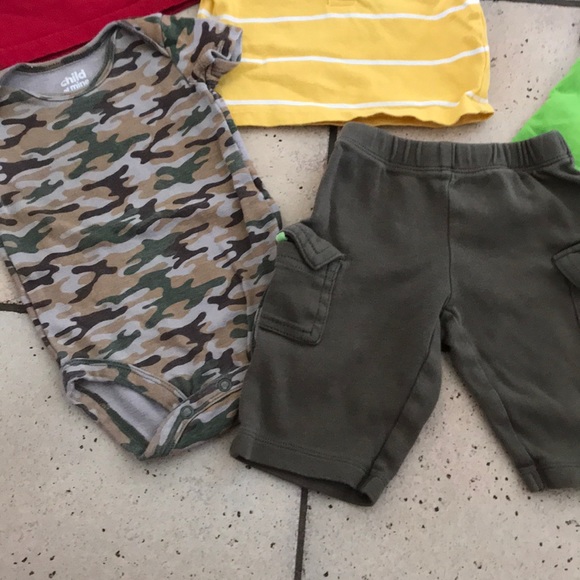 Large bundle of baby boys clothes - Picture 7 of 7